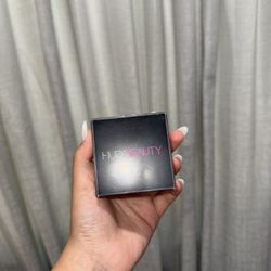 HUDA BEAUTY Banana Bread Setting Powder