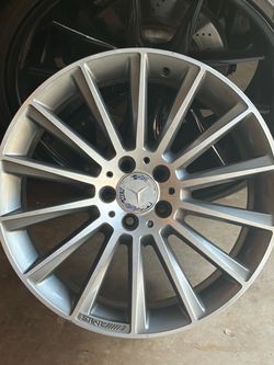 Pre owned 19-Inch AMG / Optional Wheels:     •    Front: 9.0 x 19.0 inches     •    Rear: 9.5 x 19.0 inches