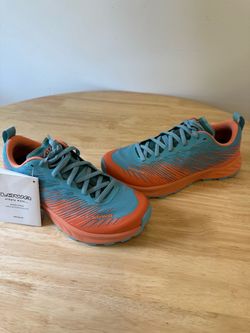 Lowa sneakers brand-new
