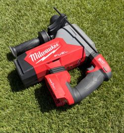Milwaukee M18 FUEL 18V Lithium-Ion Brushless Cordless SDS-Plus 1-1/8 in. Rotary Hammer Drill (Tool-