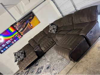 * Like New * living spaces 6pc Modular reclining sectional sofa ( Free Delivery )