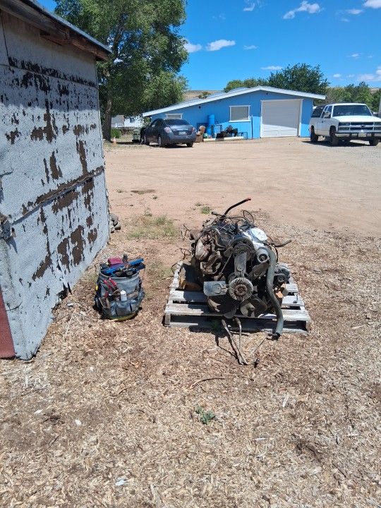 Complete Chevy 350 Motor 4x4 Transmission With Transfer Case Plug And Go 3,000Miles