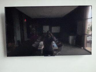 Sony Bravia 70” 4K HDR Smart TV – Excellent Condition