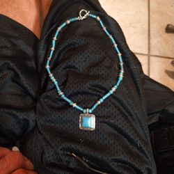 Woman's Turquoise Necklace 