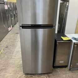 Whirlpool  Refrigerator 28” 