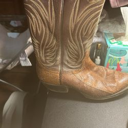  Botas Size 9 $30 El Par 