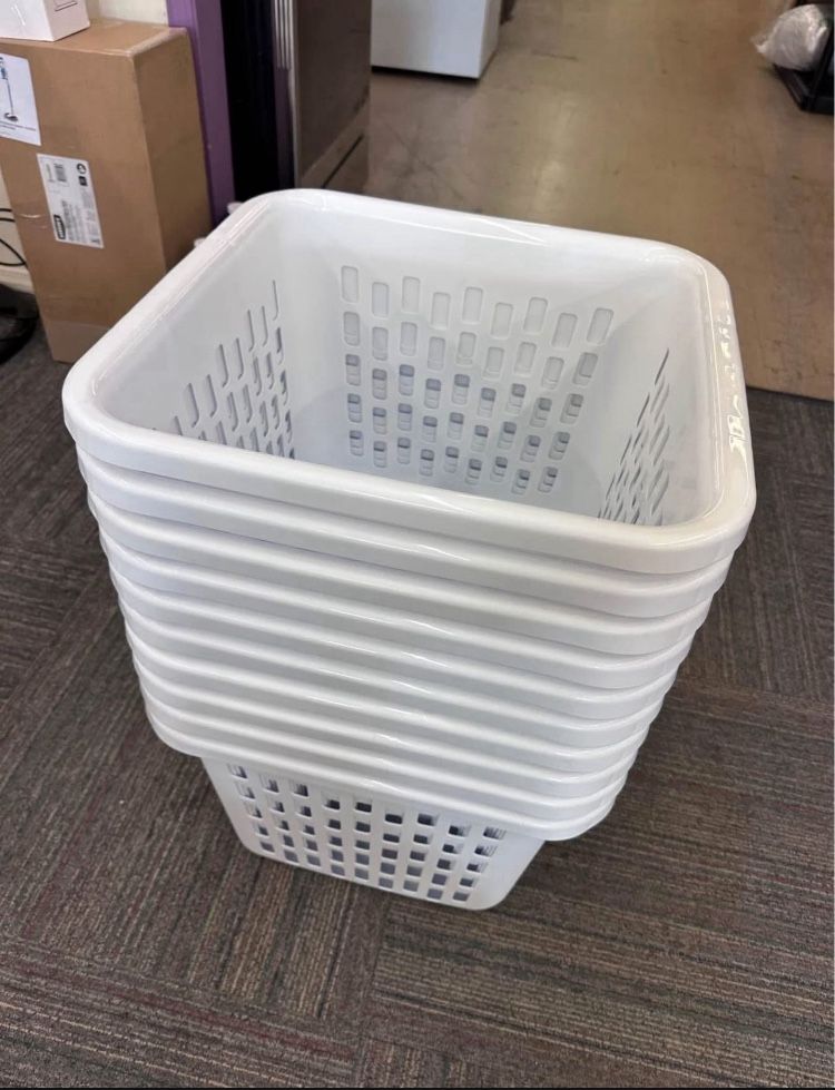 π§Ί Brand New 1.5 Bushel White Laundry Baskets β Only $6 Each! (10 Available)