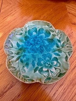 Brand New Crackled Look Ceramic Flower Trinket Dish Decor Decoration, Size 6 Inches Round