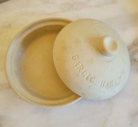 Superstone Garlic Baker – Ceramic (Sassafras, Made in USA)