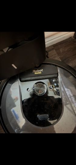 Roomba with self cleaning vacuum home base