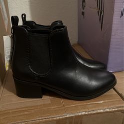 Black Boots 6 1/2