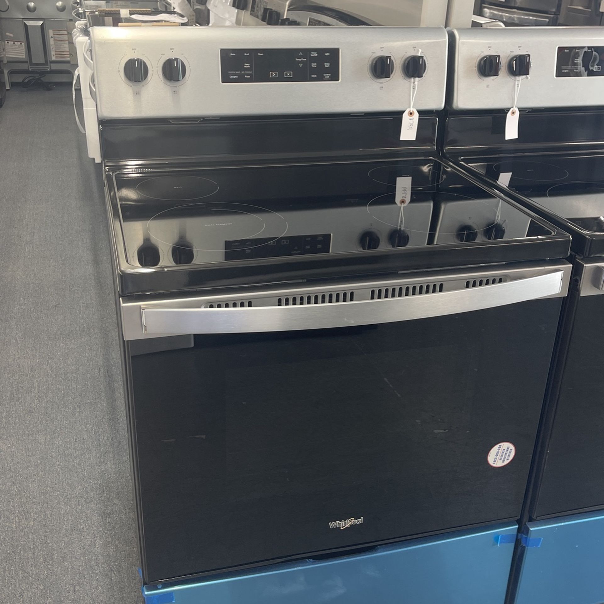 New Scratch And Dent Whirlpool 4 Burner Glass Top Stainless Steel Range. 1 Year Manufactured Warranty