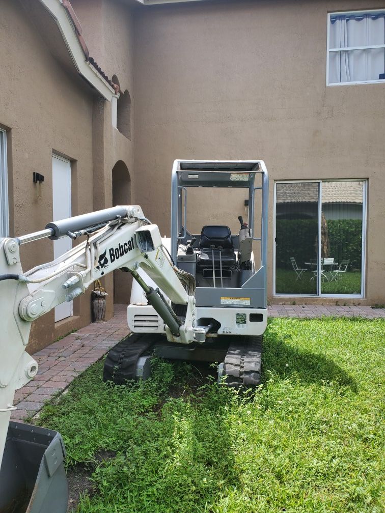 BOBCAT 325 EXCAVATOR