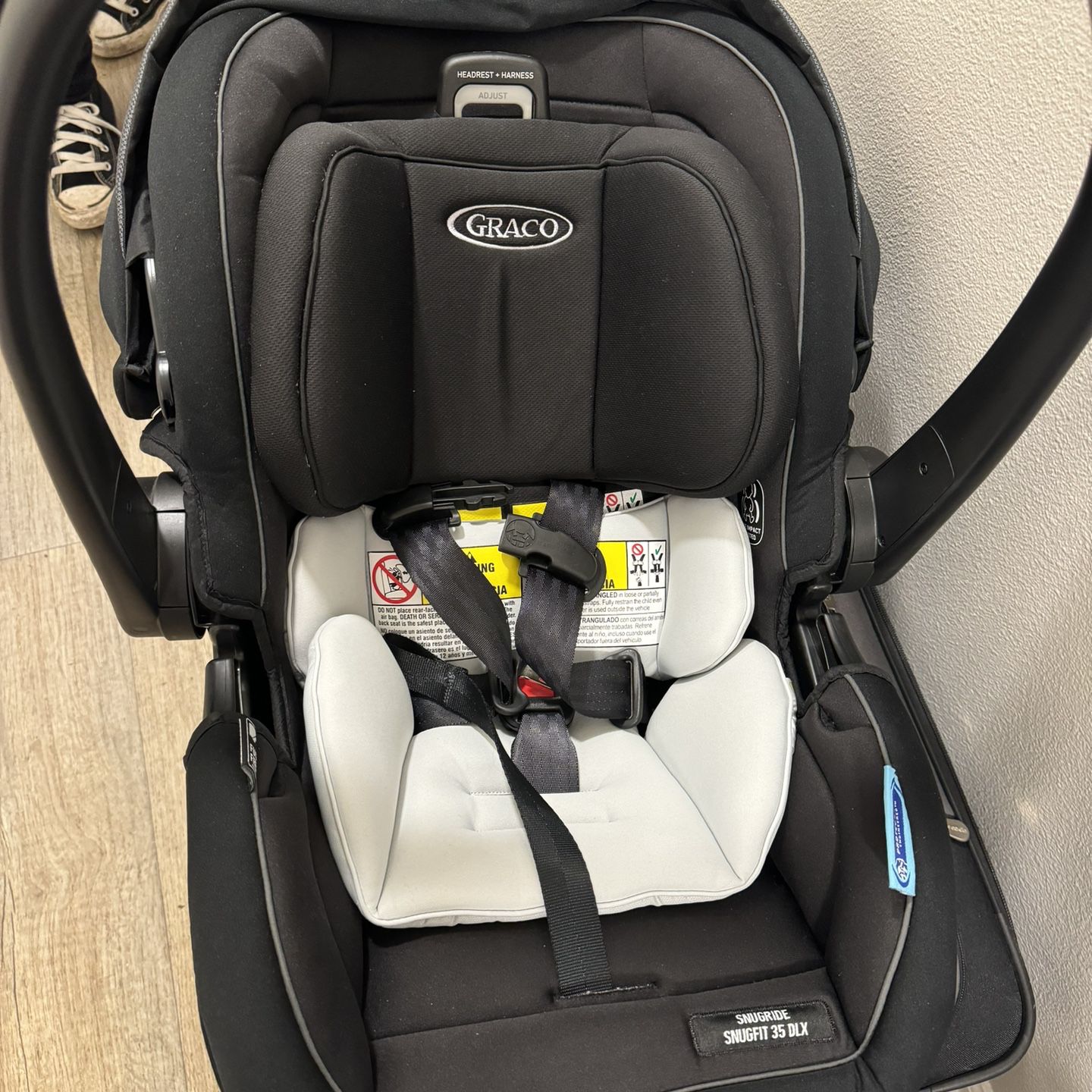 Black Graco Snugride Snugfit 35 DLX Infant Car seat 