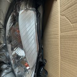 honda 2010 passenger side headlight 