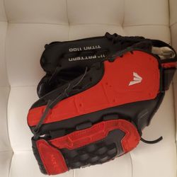 11" Easton Titan 1100 Little League Baseball Glove Mitt Rht Red