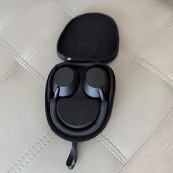 Sony WH1000 XM5 Headphones- Like New