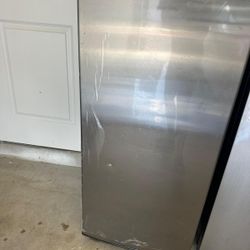 vertical freezer