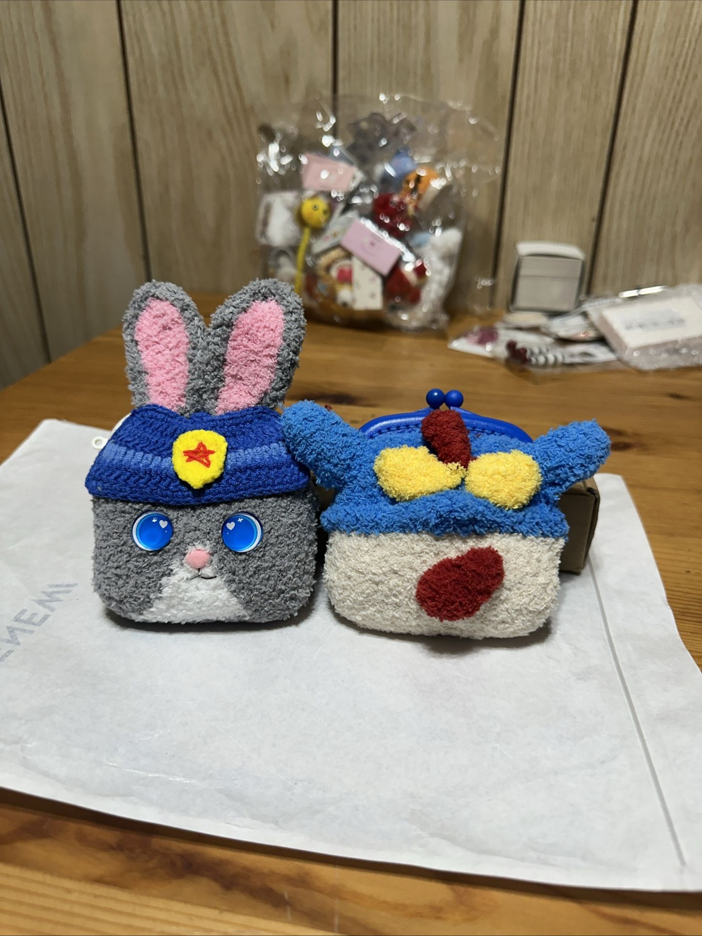 A pure handmade plush rabbit cartoon bag for kids to go out and play 2