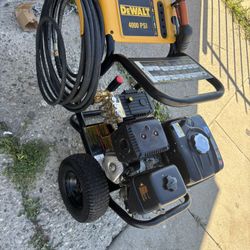 4000 Dewalt Power Washer.  Motor Honda 