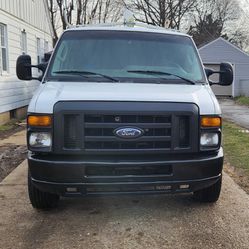 2010 Ford E-350