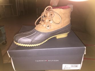 Timmy Hilfiger duck boots women's 9