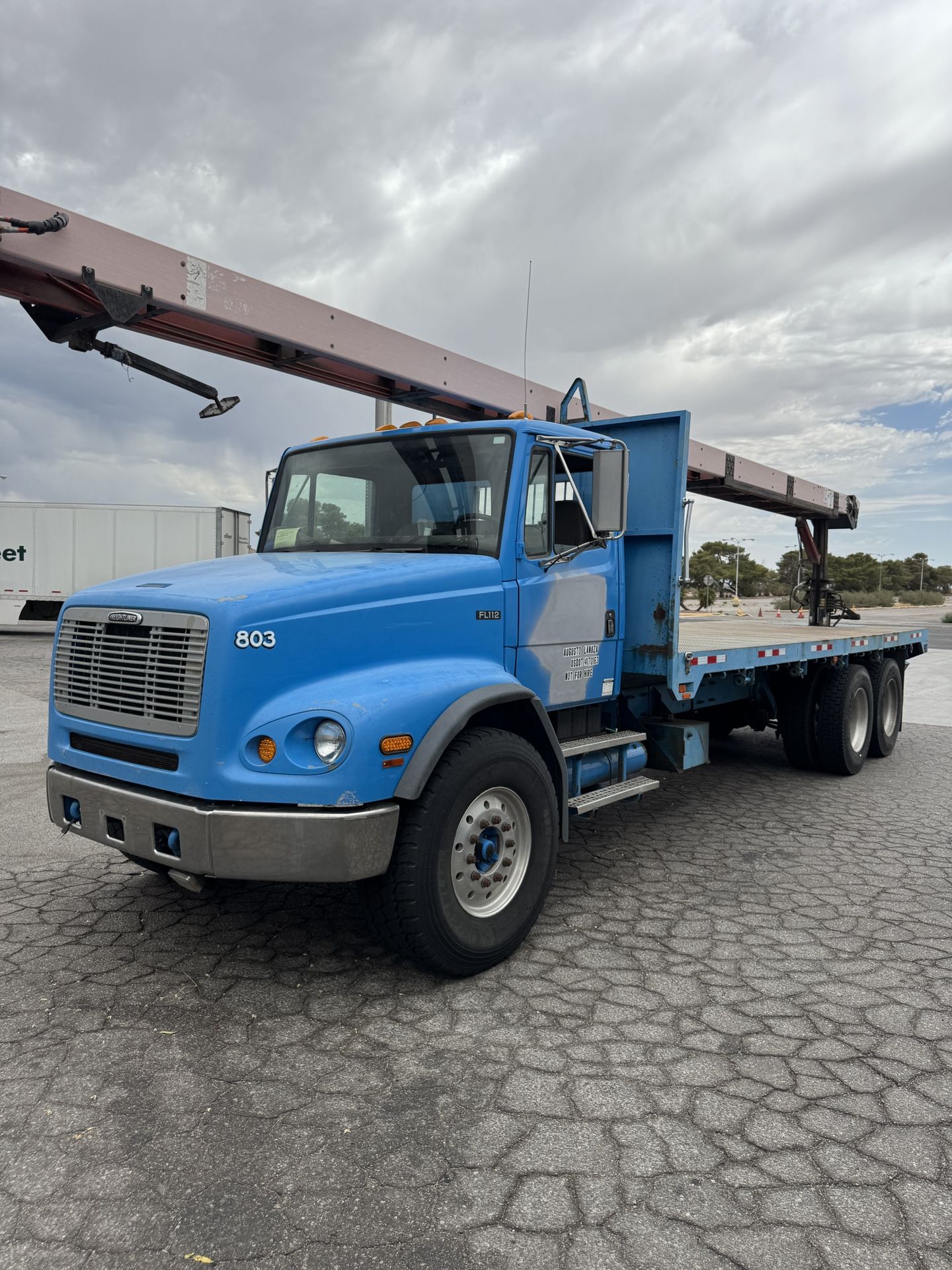 2003 Freightliner FL112 Conveyor