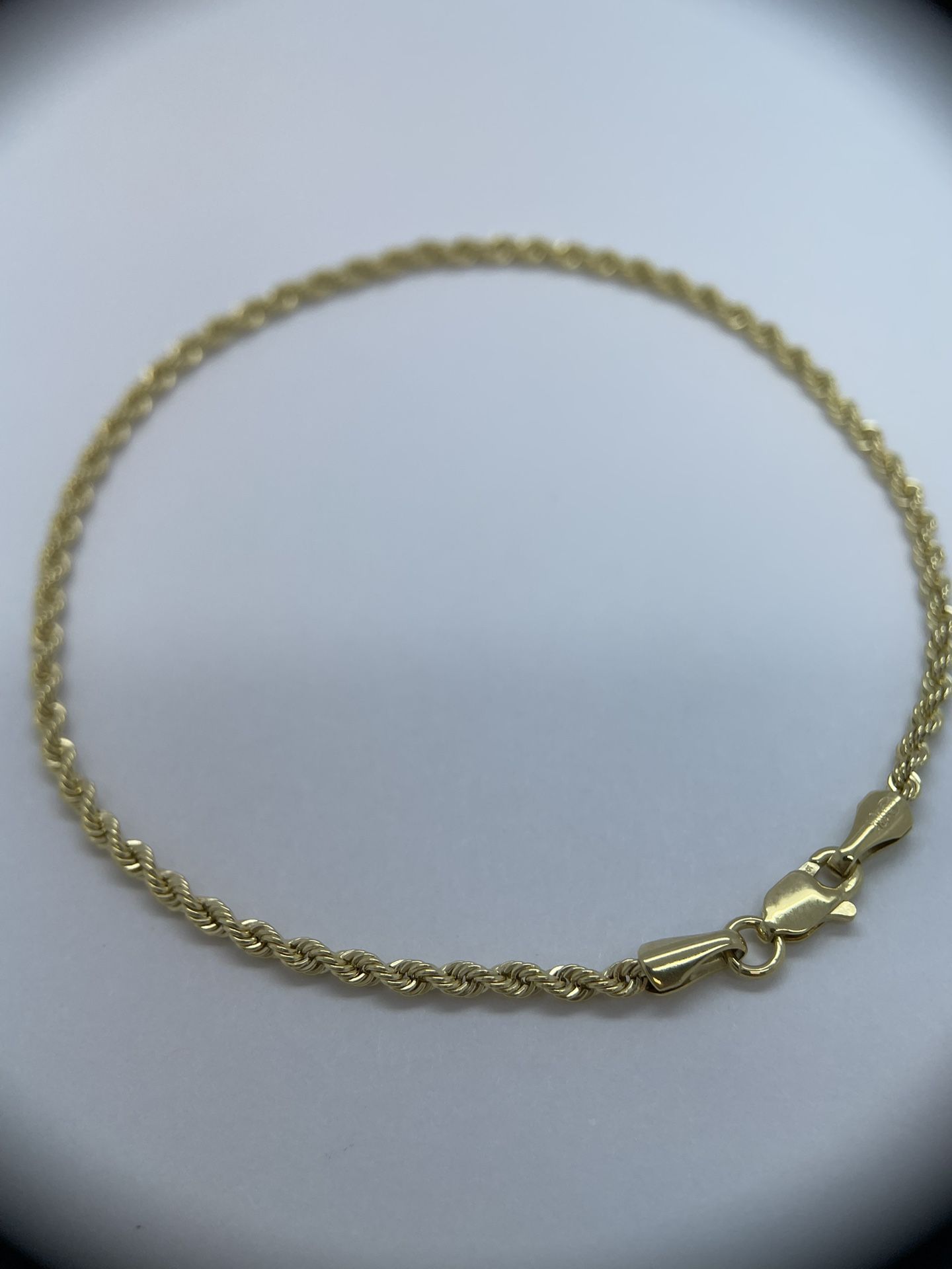 10 k gold rope bracelet. New.