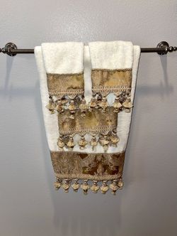 Decorative towels