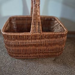 Vintage Wicker Picnic Basket