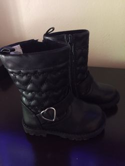 BLack booths toddler size 5