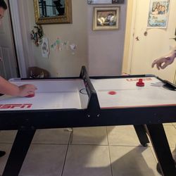 Very Good Working Nice Kids Hockey Table