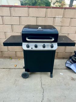 Char-Broil 4 Burner Propane Grill (Cart Style) W Cover MAKE OFFER