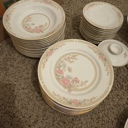 Fairfield China Set For 12