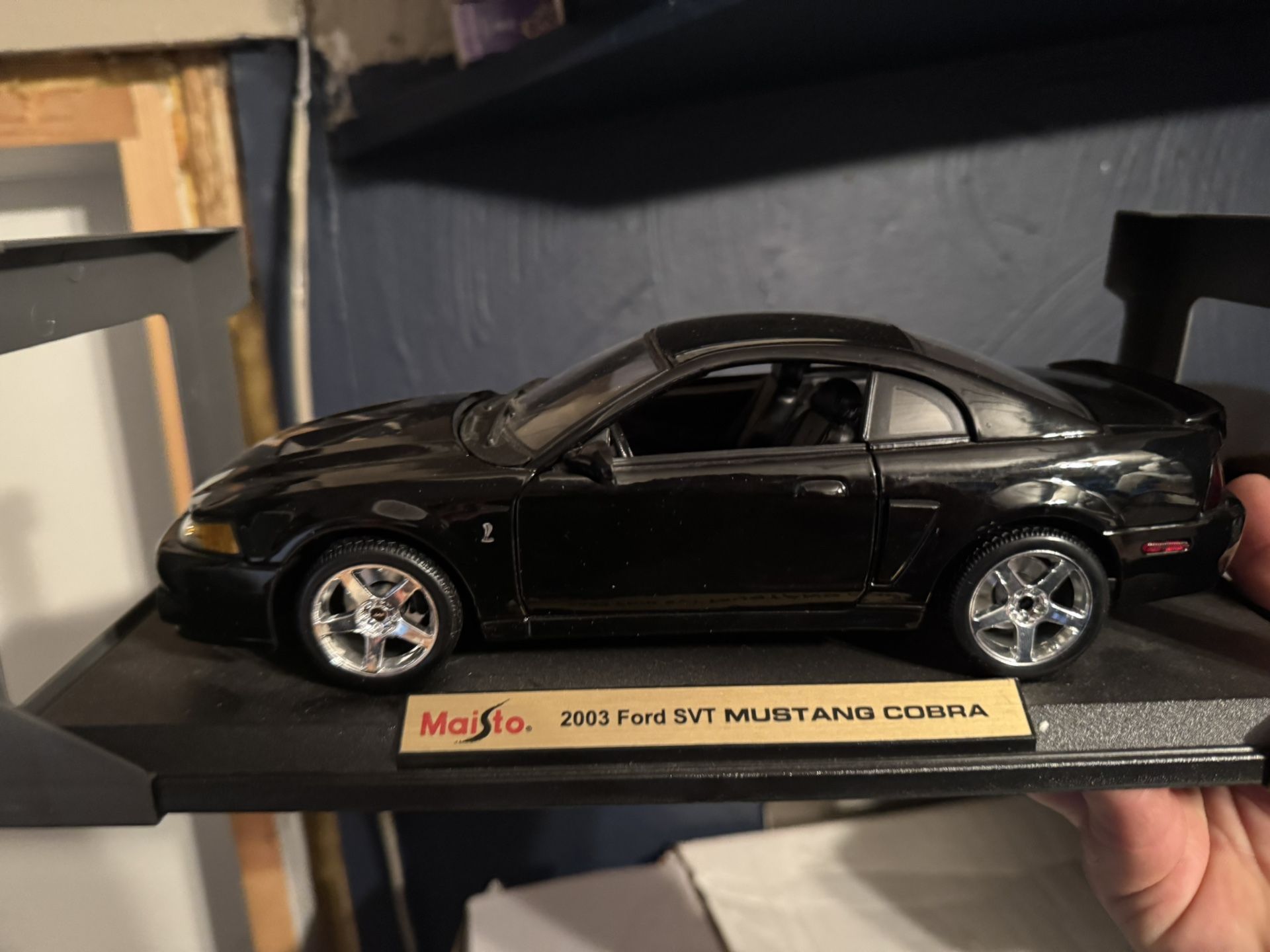 Maisto 2003 mustang cobra in black and gold box