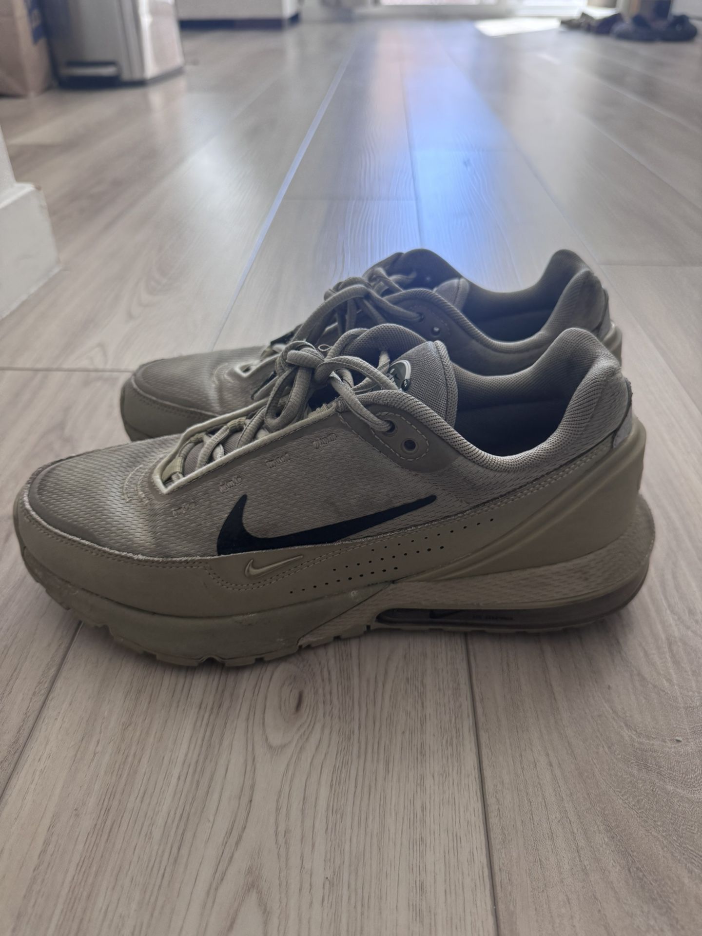 Nike 9.5 Shoes