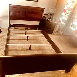 Bed Queen Size