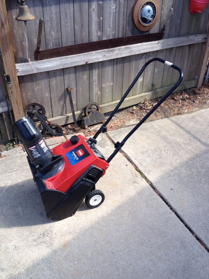 Like new Toro snowblower Electric start 98cc powerLite 16 inch