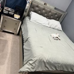 Queen size Bedroom Set 