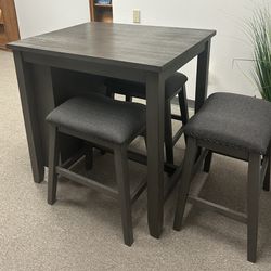 Dining Table with barstools