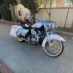 HARLEY DAVIDSON  ROAD KING 