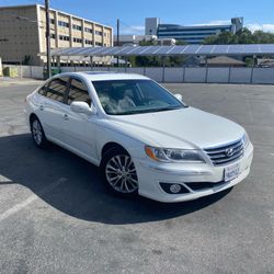 HYUNDAI AZERA LOW MILES!