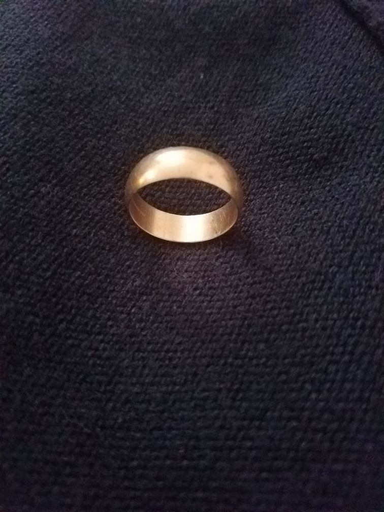14kt gold ring, retails fir 349.95