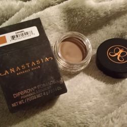 Anastasia Beverly Hills Dip Brow Pomade