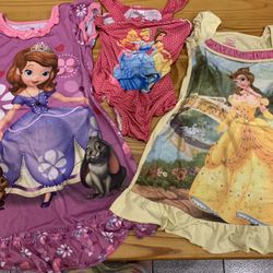 Girls Clothes Children’s Sizes From 24m ,2t,3t,4t,5,5/6,6,7,7/8, 10,10/12  Lots Of Clothes To Many To Take Of All Clothes
