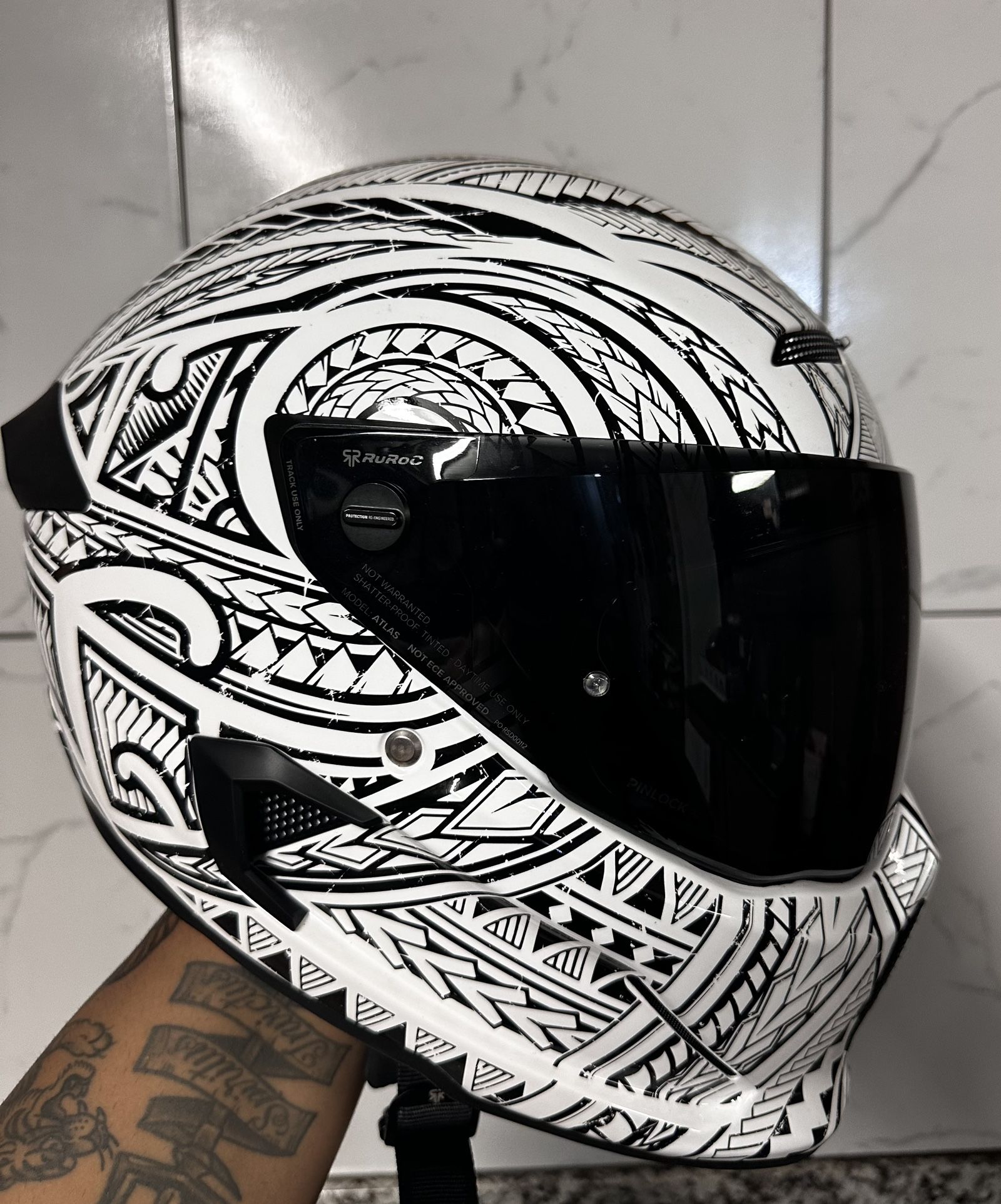Ruroc Atlas 4.0 Motorcycle Helmet