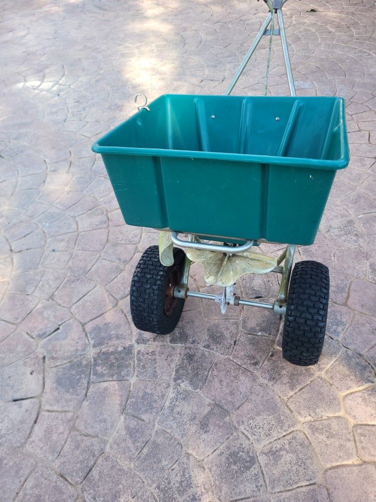 Lesco Fertilizer Spreader for Sale in Fort Lauderdale, FL OfferUp