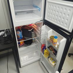 Mini Fridge With Freezer 