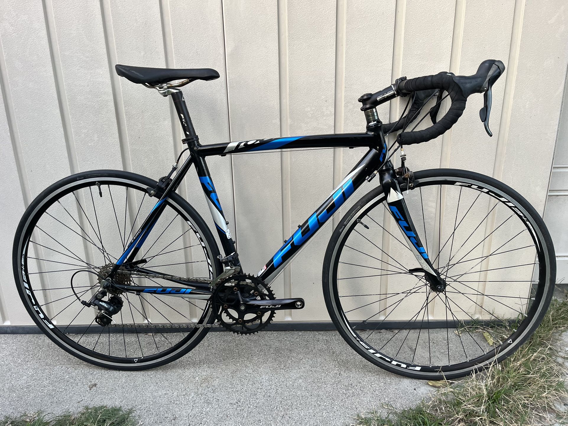 Fuji Roubaix Road Bike 53cm! Very Nice!