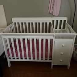 Mini Crib With Changing Table 